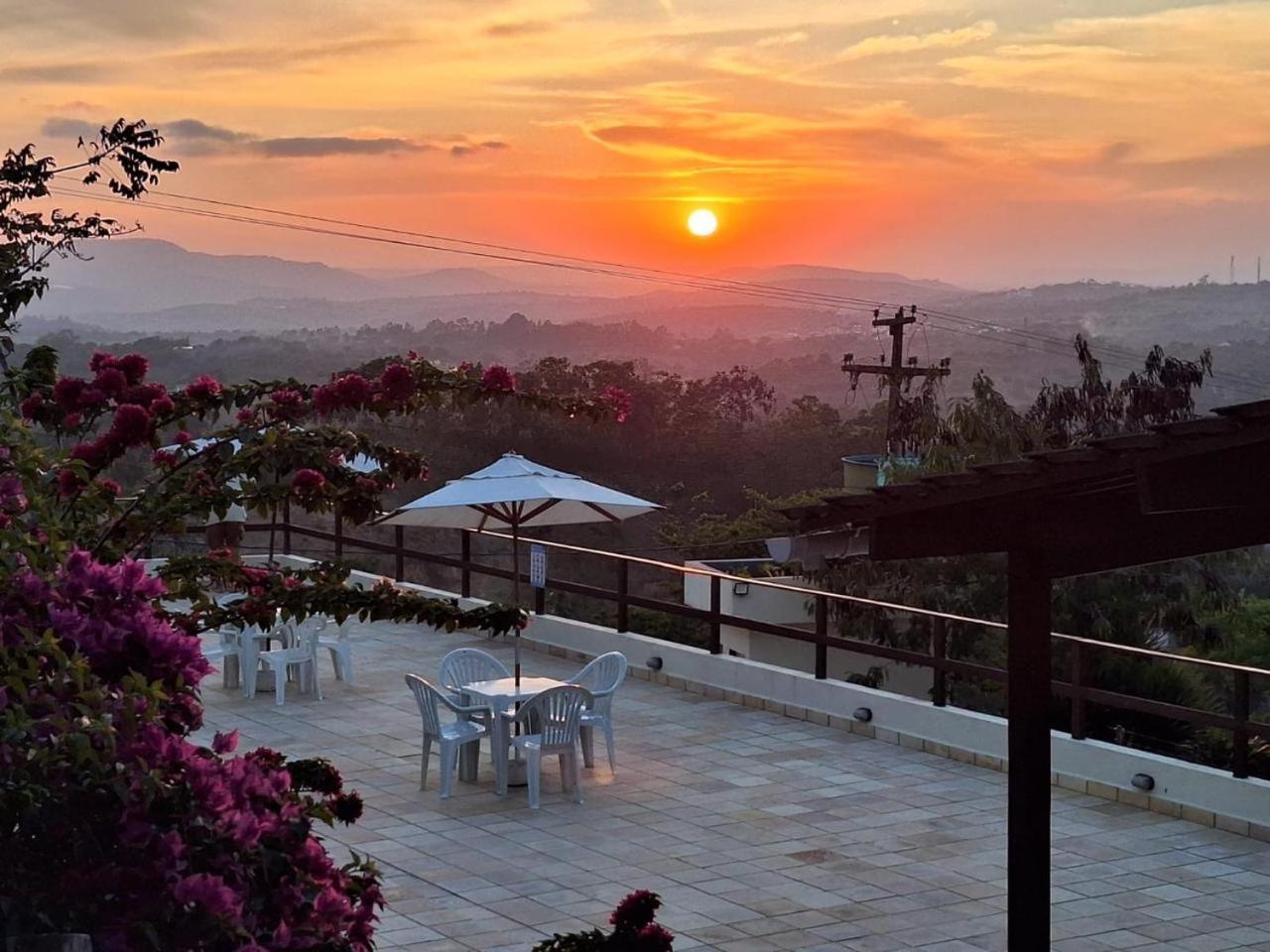 Flat Condominio Topo Da Montanha 508 Cha Grande Bagian luar foto