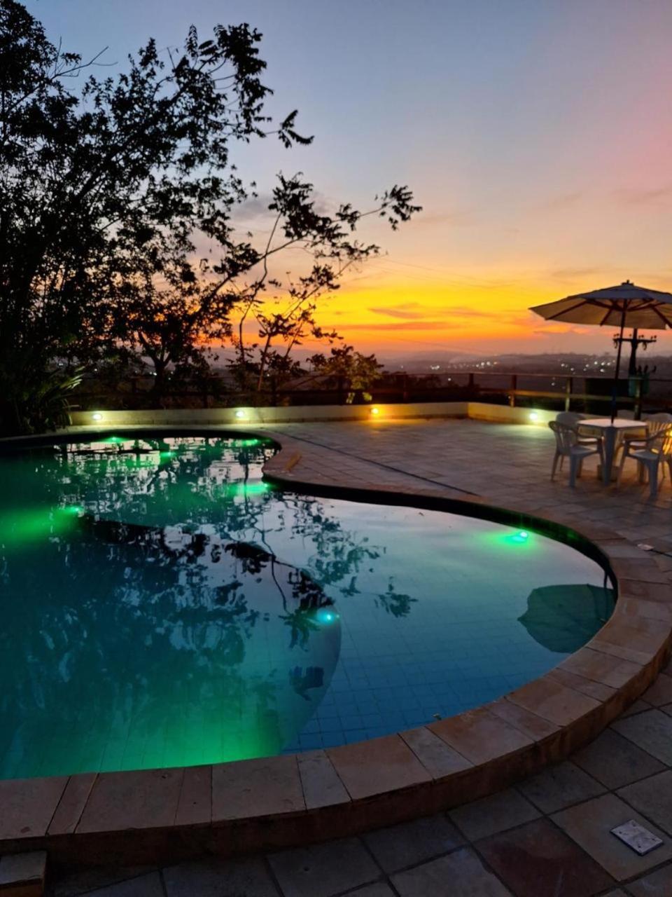 Flat Condominio Topo Da Montanha 508 Cha Grande Bagian luar foto